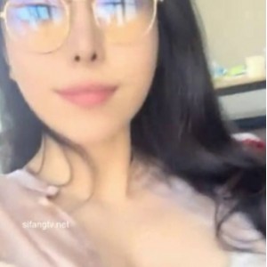 推特风韵眼镜姐姐私密视频22部9.2G优质珍藏