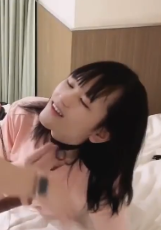 超粉嫩网友分享712MB姆姆mumu福利互动1V