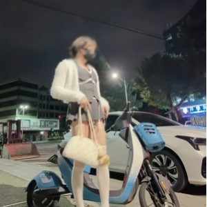 超勾人300m自购mikixka伪娘户外展示2v