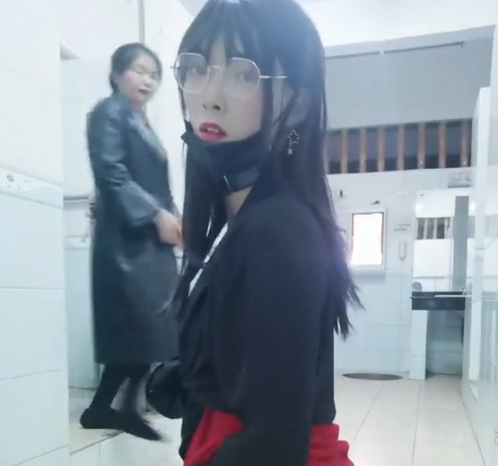 太敢玩了12G小众社区长腿眼镜妹整活视频16部