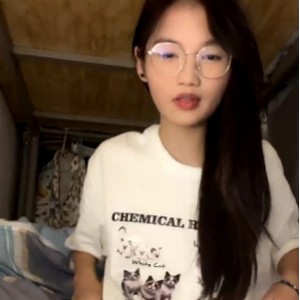 138部十四诗眼镜学妹宿舍直播118.8G超对味