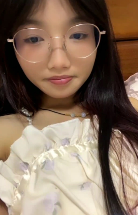138部十四诗眼镜学妹宿舍直播118.8G超对味