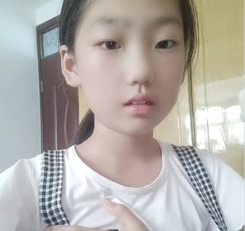 已婚嫩妻街头金钱试探1V1.73G身材辣到爆