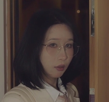 云溪奶桃桃反差学妹视频1部996M，清纯脸蛋藏着炸裂身材