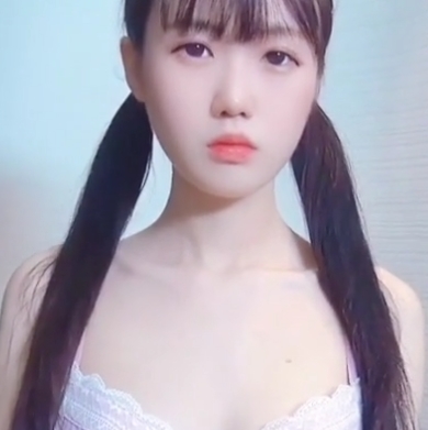 云盘展示刚成年白嫩妹子私藏短片1V156M润得滴水
