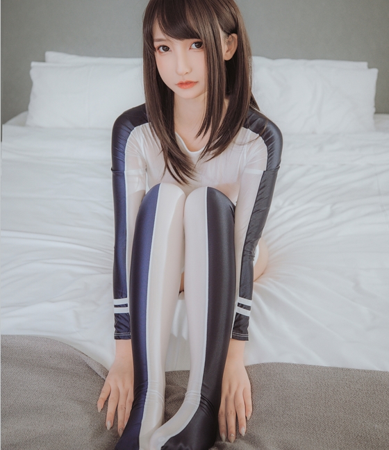 神楽坂真冬水之形2福利美图150P2V853M泳装太惹火
