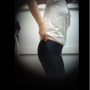 合租房隐秘镜头下白皙小妹沐浴私录461MB秘境光洁