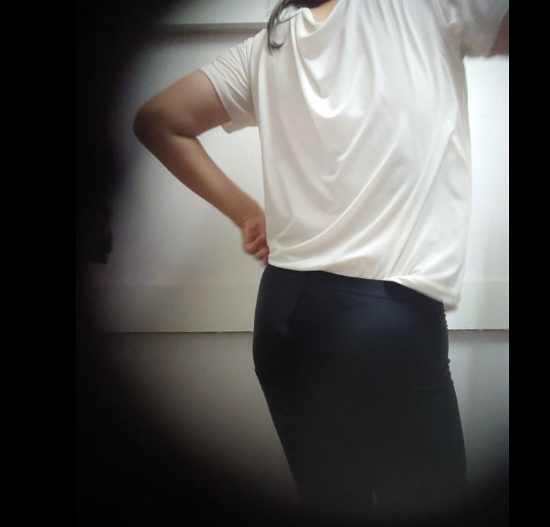 合租房隐秘镜头下白皙小妹沐浴私录461MB秘境光洁