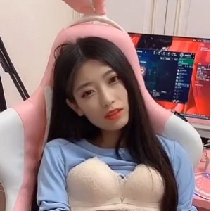 主播月月大小姐·电竞房私密录播展示1V·165M·娇yan yu滴