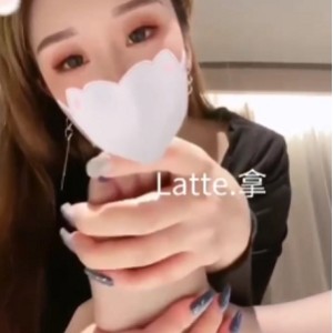 2.49G易直播Latte拿铁嘴艺足艺57V太撩人了